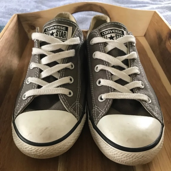 Size 8 Grey converse - Picture 1 of 3